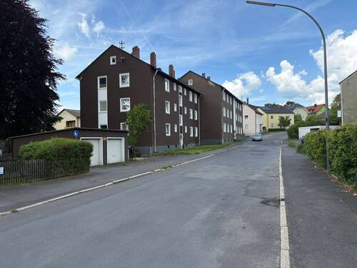 Gebäudeansicht - 1 Zimmer Mehrfamilienhaus, Wohnhaus zum Kaufen in Wiesau