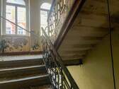 Treppenhaus - Stadtteilprägendes, großes Eckhaus zur Sanierung