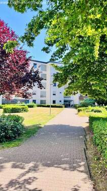 Wohnanlage - Gepflegter Aussenbereich - 3 Zimmer Etagenwohnung zum Kaufen in Bergheim