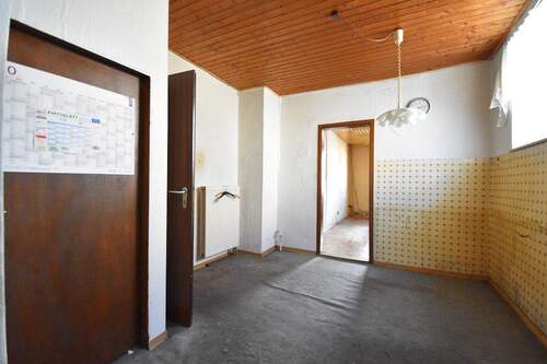 Durchgangszimmer im Erdgeschoss - 6 Zimmer Einfamilienhaus zum Kaufen in Lingenfeld