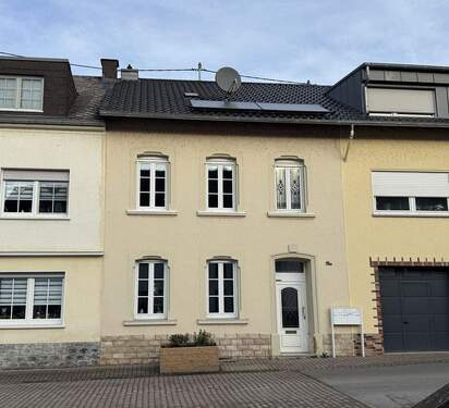 Straßenansicht - LANGSUR - nahe Grenze Luxemburg - Gepflegtes Einfamilienhaus mit Terrasse und Garten