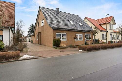 Bild 2 - 9 Zimmer Einfamilienhaus zum Kaufen in Bassum