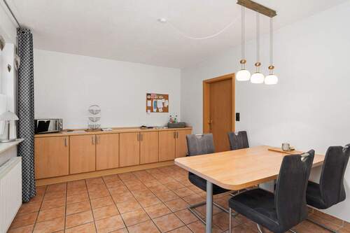 Geräumiger Essbereich neben Küche 15,61 m² - 