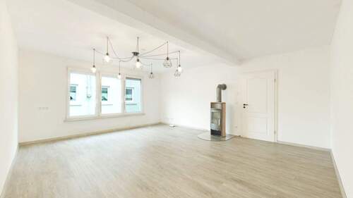 Esszimmer und Küche - Modernisiertes Einfamilienhaus mit separatem Garten - Wohnen in entspannter Umgebung!