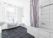 Badezimmer - 3 Zimmer Etagenwohnung zum Kaufen in Augsburg