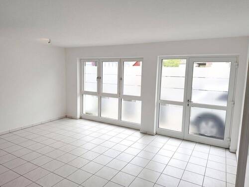 Wohnzimmer (eigener Eingang) - Lichtdurchflutete, moderne 1,5-Zimmer-Wohnung mit eigenem Eingang in Wächtersbach