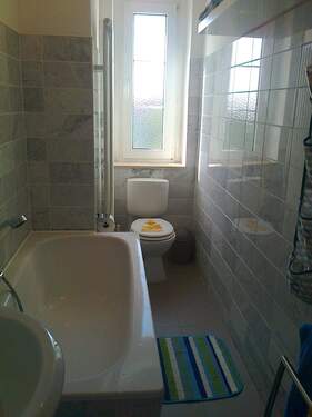 Weimarische Straße 29 WE DG mitte Bad.jpg - Etagenwohnung mit 46,00 m² in Dresden zum Kaufen