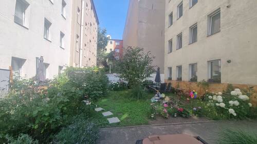 Begrünter Innenhof.jpg - 4 Zimmer Etagenwohnung in Berlin