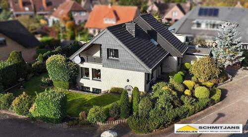 Vogelperspektive - Familientraum mit Süd-West-Garten – Top gepflegtes Einfamilienhaus in ruhiger Siedlungslage