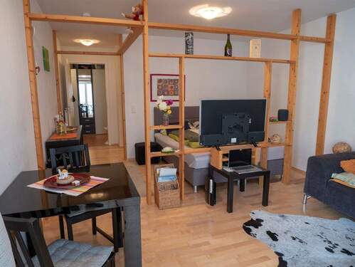 Wohnzimmer - 1 Zimmer Etagenwohnung zur Miete in München