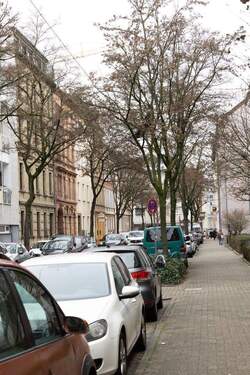 Straßensicht Umgebung - 2 Zimmer Etagenwohnung zum Kaufen in Karlsruhe