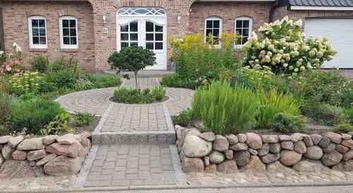 Frontansicht mit Friesenwall - 