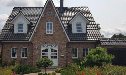 Frontansicht mit Rondel - 5 Zimmer Einfamilienhaus zum Kaufen in Neu Wulmstorf