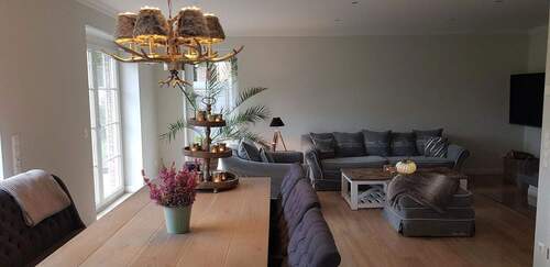 Wohnzimmer mit Esstisch - 