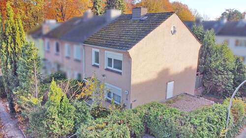 Keybild_Drohne Hausansicht Vorderseite - 3 Zimmer Reihenendhaus zum Kaufen in Hamburg