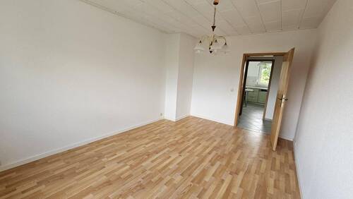 Schlafzimmer Blick zum Flur - Etagenwohnung mit 61,00 m&sup2; in Dähre zur Miete