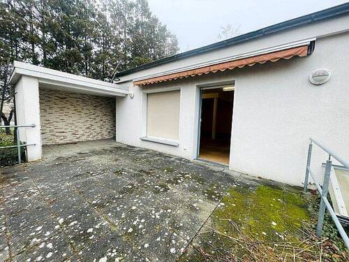 Terrasse mit Loggia und Gartenzugang.jpg - 