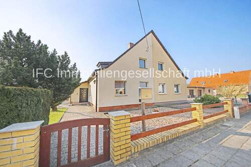 Hausansicht / Straßenseite - gepflegte Doppelhaushälfte in ruhiger Wohnlage - Muldestausee OT Muldenstein -