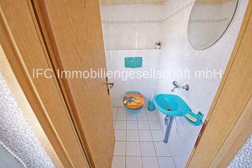 Gäste-WC im EG - 5 Zimmer Doppelhaushälfte in Muldestausee