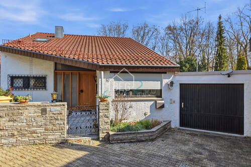 Außenansicht - Wohnen mit Flair: Großzügiges Architektenhaus mit weitläufigem Garten