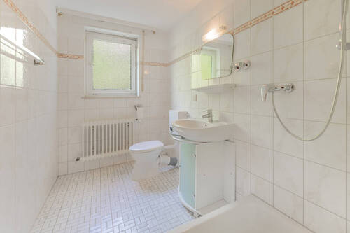Badezimmer EG (Einliegerwohnung) - 
