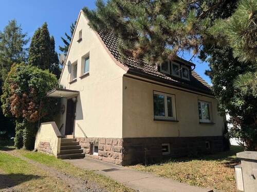 PHOTO-2025-12-15-14-02-03.jpg - Zentral gelegenes Ein-bis Zweifamilienhaus mit großem Garten