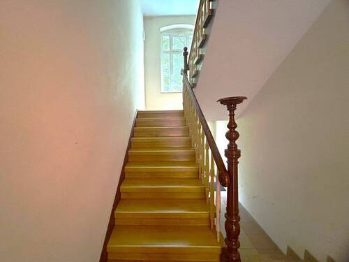 Treppenhaus - 3 Zimmer Etagenwohnung zum Kaufen in Weißenfels