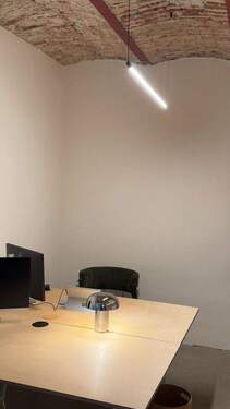 Schreibtisch - Hinterhof-Schreibtischplatz: 247 Zugang, WLAN, Küche, Drucker - sofort verfügbar