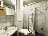 Badezimmer mit Dusche - 
