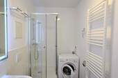 Duschbad mit Waschmaschine - 