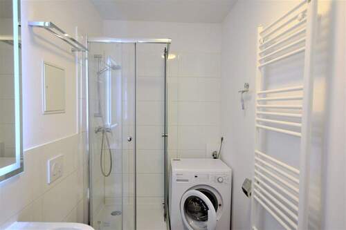 Duschbad mit Waschmaschine - 