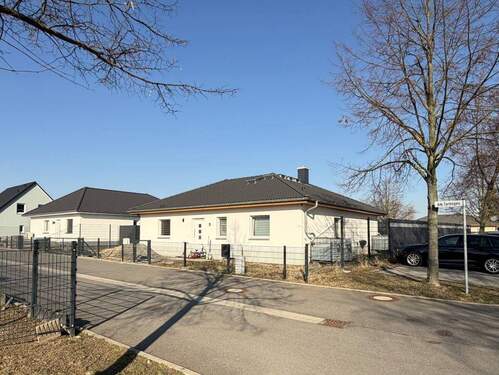 Objektvorderseite - 4 Zimmer Einfamilienhaus zum Kaufen in Sandersdorf-Brehna