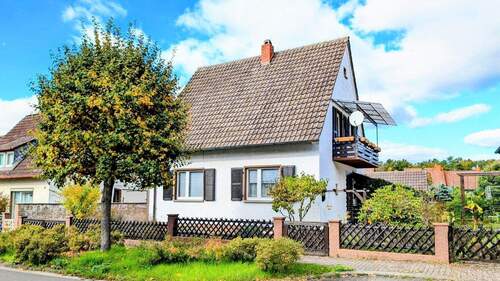Objekt - Liebevolles Zuhause mit Nostalgie-Bonus: Freiraum für Herz und Hobby auf 876 m² Grund!