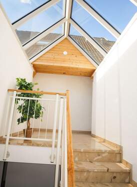 Zugang Treppenhaus - 3 Zimmer Etagenwohnung zum Kaufen in Dettingen an der Erms