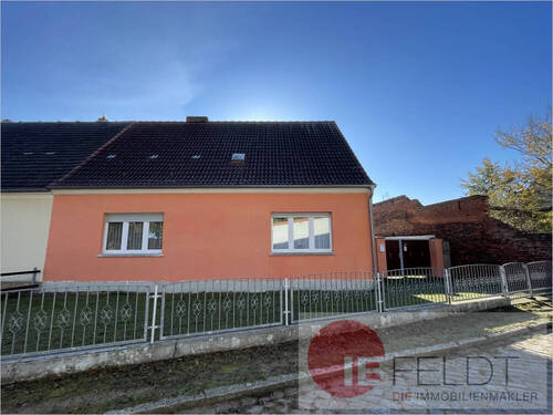 Ansicht straßenseitig - Renovierungsbedürftiges Einfamilienhaus mit Nebengebäude + Gartenland