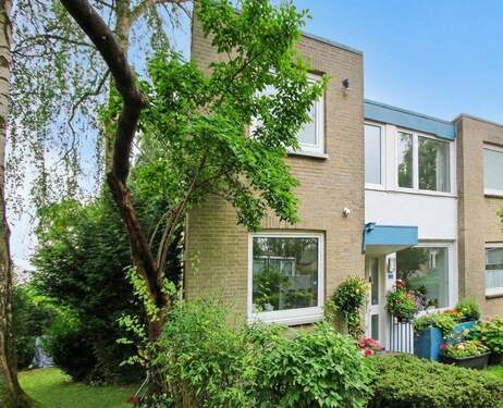 Außenansicht 2 (saisonale Anpassung durch KI) - 3 Zimmer Reihenendhaus in Norderstedt