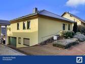 Hausansicht - Gepflegtes Einfamilienhaus in bevorzugter Wohnlage !