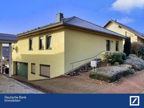 Hausansicht - Gepflegtes Einfamilienhaus in bevorzugter Wohnlage !