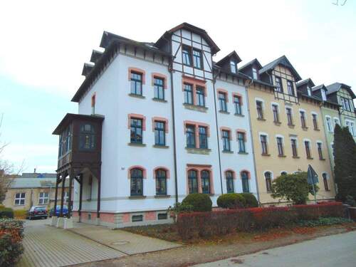 Straßenansicht - Attraktive 2-Zimmer-Wohnung mit Balkon & Stellplatzoption