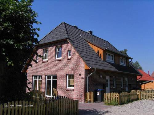 Straßenansicht ohne Carport - Doppelhaushälfte in Hollenbek zu vermieten