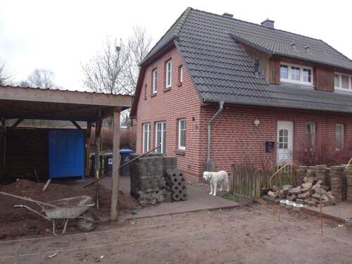 m.Carport (Einfahrt wird neu) - 3 Zimmer Doppelhaushälfte zur Miete in Hollenbek