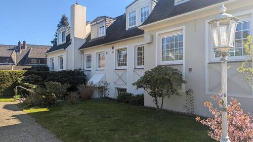 Hausvorderseite - Wohnen im Grünen - Reihenhaus in Hamburg-Bramfeld