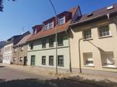 Hausansicht vorn - Etagenwohnung mit 82,00 m² in Delitzsch zum Kaufen