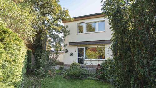 Hausrückseite mit Terrasse - 3 Zimmer Reihenendhaus in Berlin