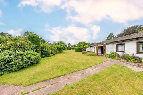 Weitläufiger Garten - 