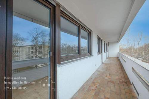 Balkon - 4 Zimmer Etagenwohnung in Unterhaching