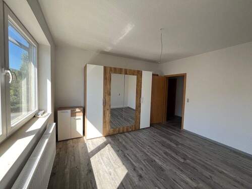 004020156800_302_350_02102025030250581 - 