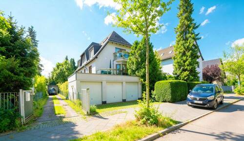 Frontansicht Haus - Berlin-Lichtenrade: 4 Zimmer, Terrasse, sehr günstiger qm Preis - für Anleger und oder Eigennutzer