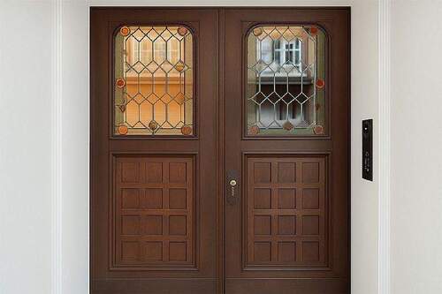 Eingangstür - 4 Zimmer Etagenwohnung zur Miete in München