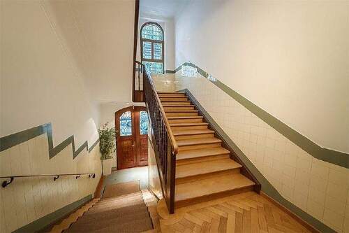 Treppenhaus - Etagenwohnung mit 139,00 m&sup2; in München zur Miete